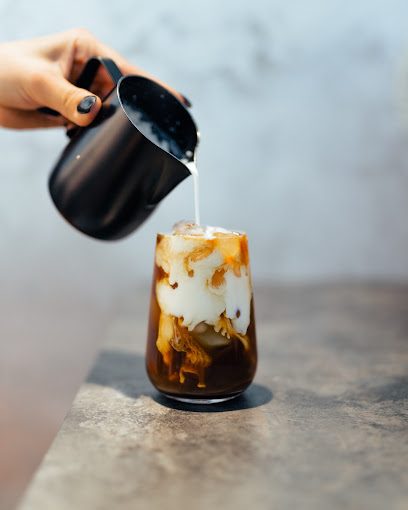 Cafein coffee place Bulevardul Revoluției 63