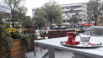 Cafeneaua Jos Pălăria Bloc M