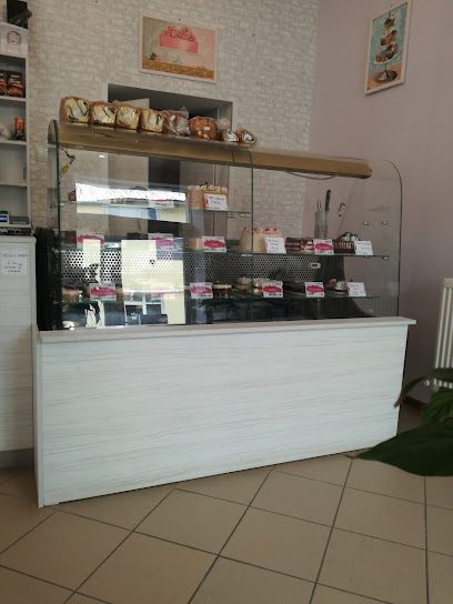 Cofetăria Tres Chic Cukrászda Strada Libertății 3