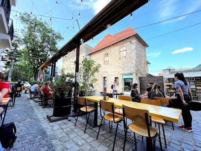 /Form Cafe Strada Victor Deleu 1