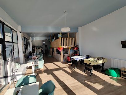 Kinder Cafe Strada Zăvoiului 4