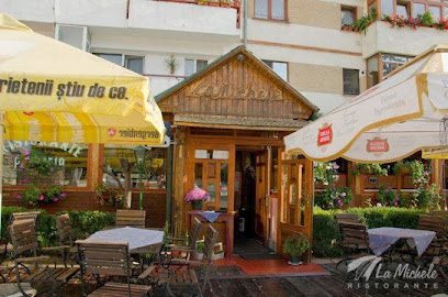 La Michele Piațeta Primăriei