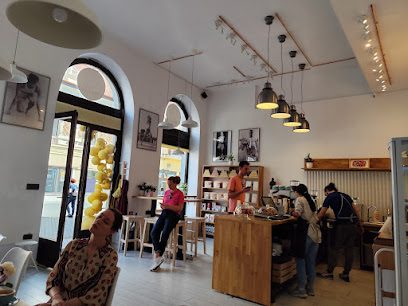 Madal Cafe Calea Republicii 3-5