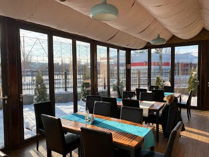 Pabo Restaurant Strada Gării 40