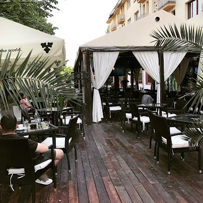 Queen's Cafe&Lounge Centru