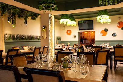 Red's Café & Restaurant Strada Decebal 25