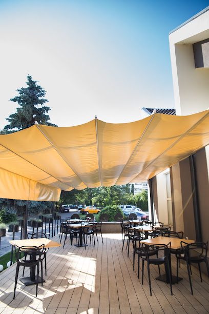 Restaurant Bistrita Piața Petru Rareș 2