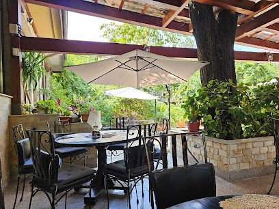Restaurant Bistro Casa cu tei Strada Păcii 2