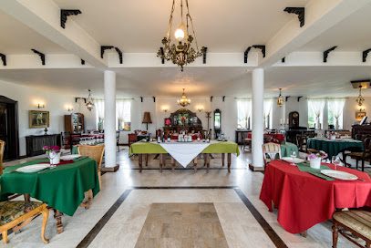 Restaurant CAROL by Conacul Archia Strada Zăvoi 92