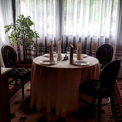 Restaurant 'Casa Alba' Strada Mihai Eminescu 1E