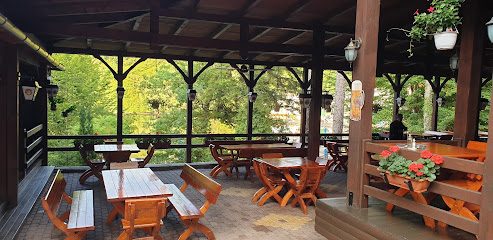 Restaurant Club Dracula Strada Bradului 23