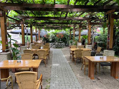 Terasa Lazar Str. Mihai Viteazul 7