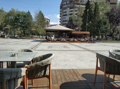 Yaya Pub Front stradal